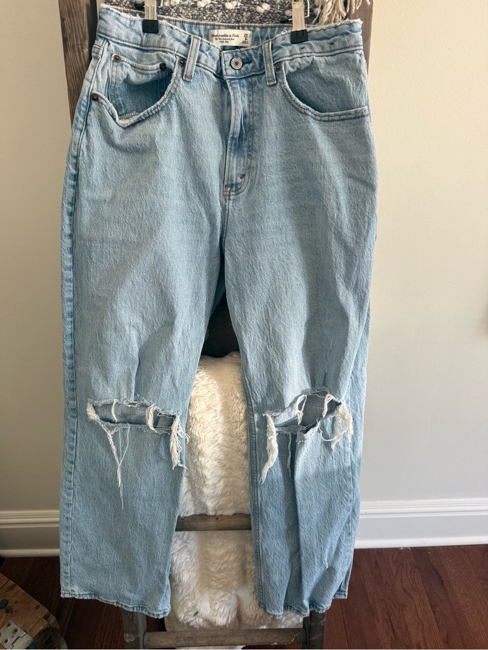 Light Wash Distressed Ripped Knee Jeans
